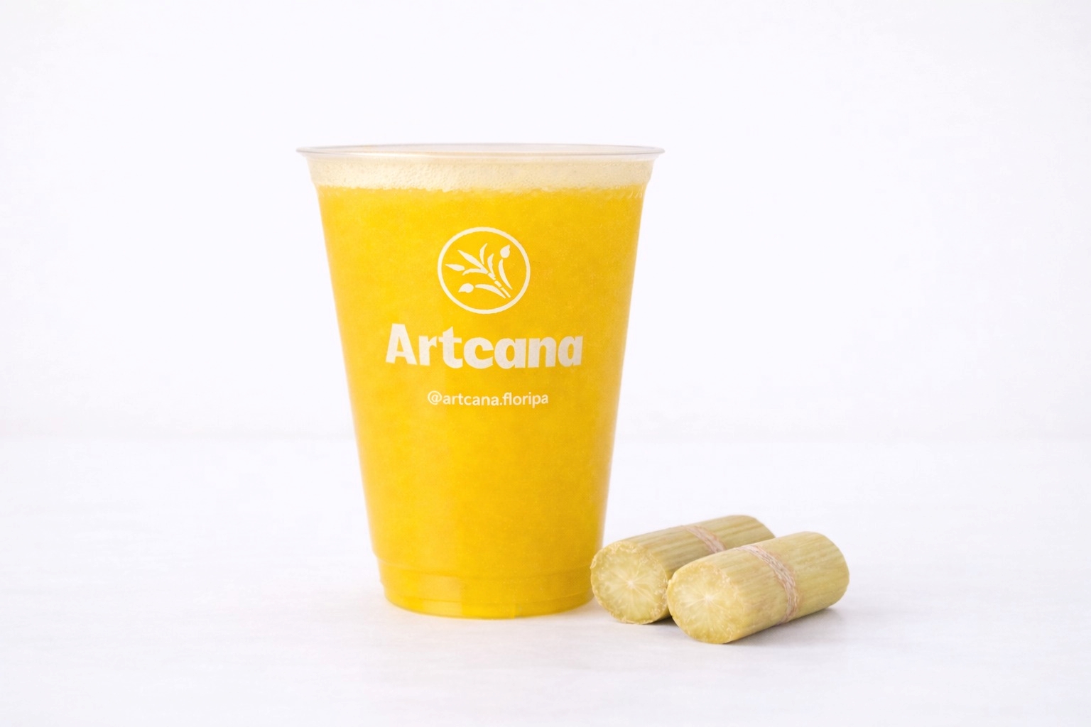 Caldo de cana puro em copo artesanal